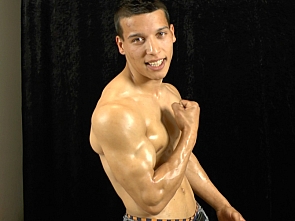 Exclusive Casting - Gypsy Boy - Flexing and Jerking off