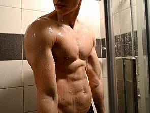 Shower Muscle Worship